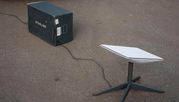 现在基本可以确认了，伊朗安全部队正在挨家挨户地搜查并没收星链终端设备，据估计此前