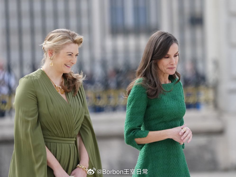 3月5日，西班牙国王和王后在马德里皇宫主持仪式，欢迎过来串门的卢森堡大公纪尧姆和