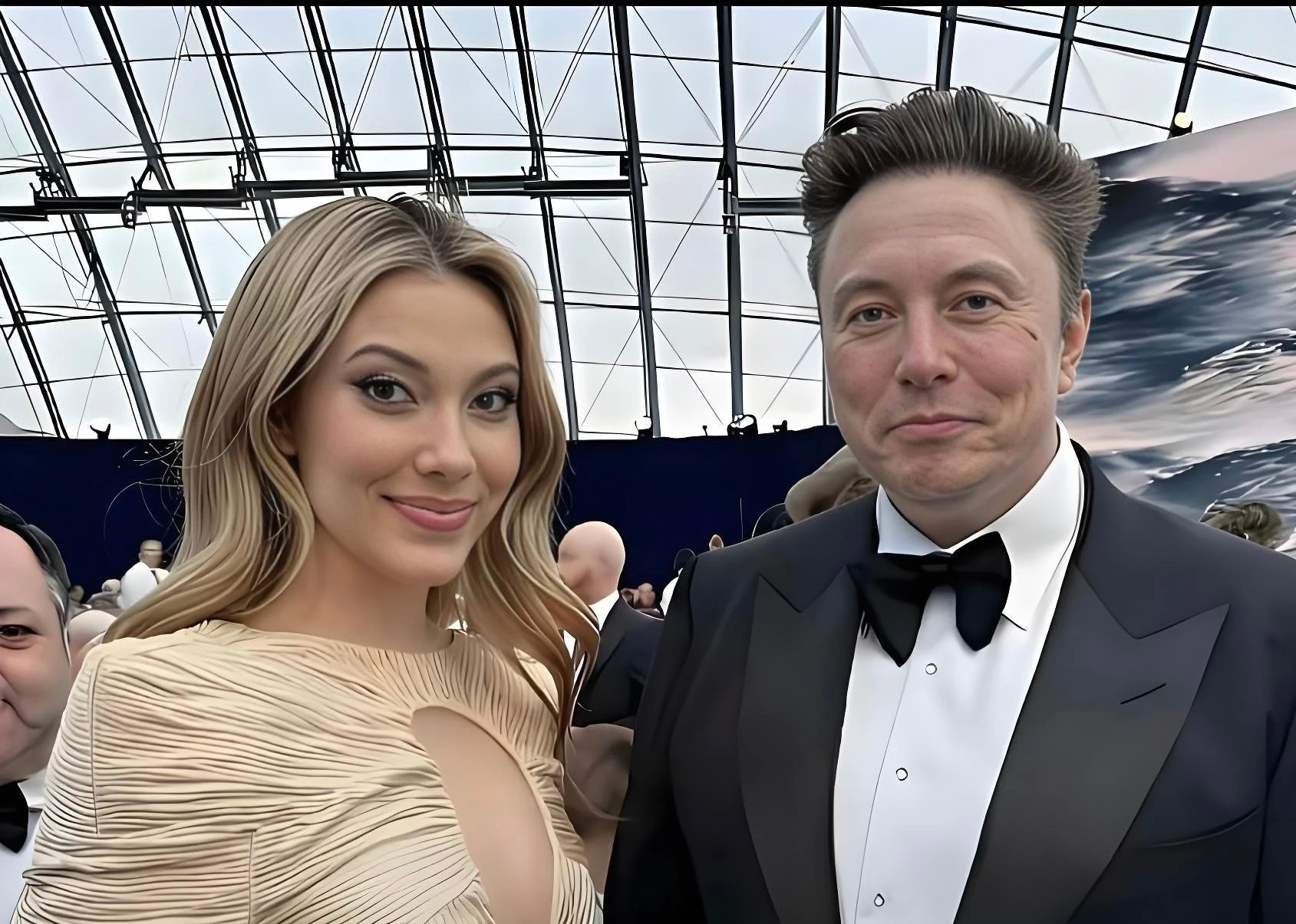 小时候的谷爱凌，清秀乖巧不像混血儿。和马斯克合照的她，比马斯克还欧化。