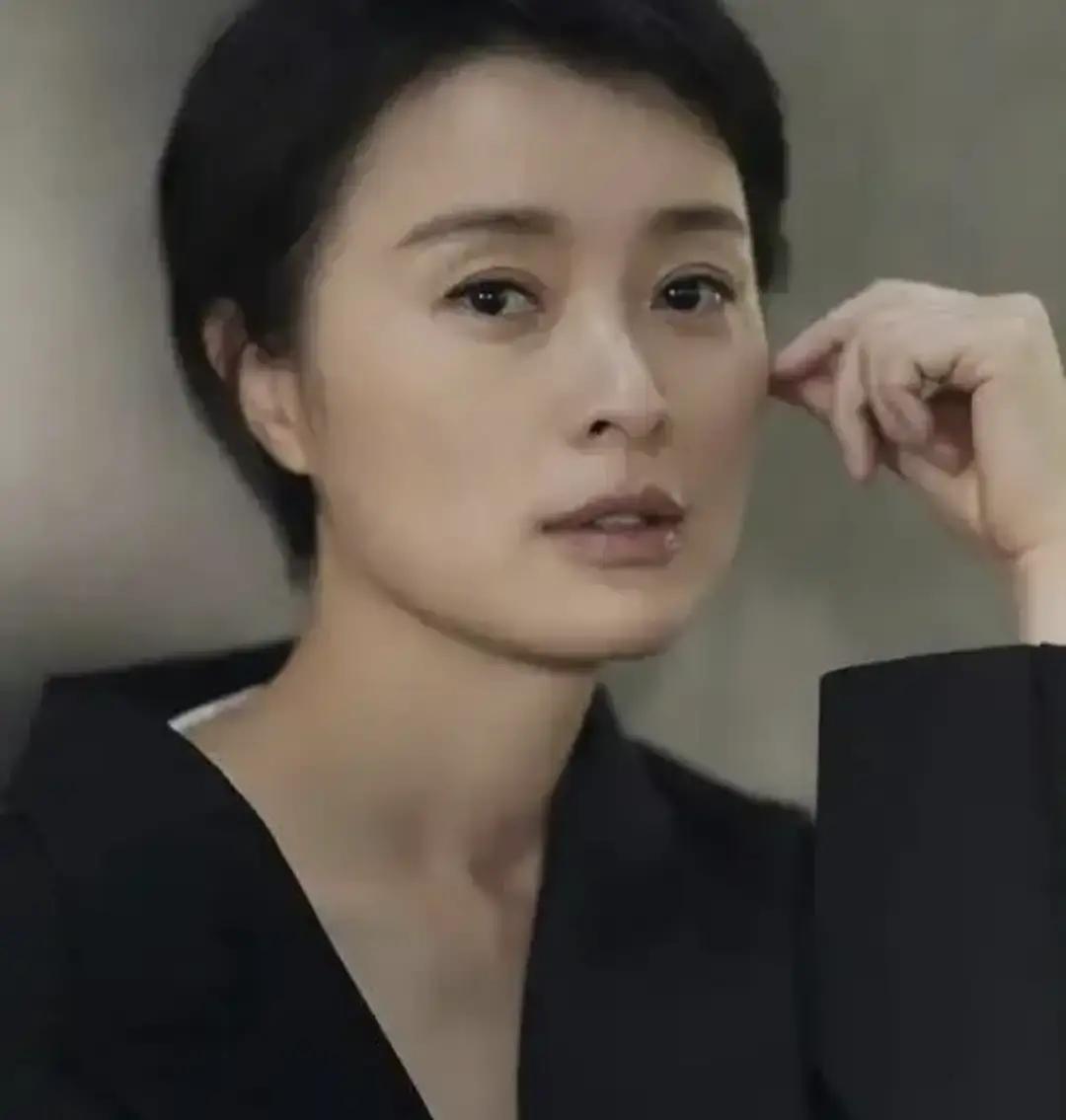 吴越那五年的恋爱，谈得挺实在。对方没出名时，她陪着。结果呢，人家拍部戏，转身就跟