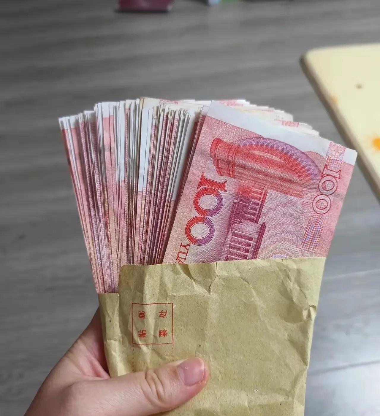 老公这个月突然不让我管钱了，虽然没直说，但是迟迟不给我这个月的工资昨天我主