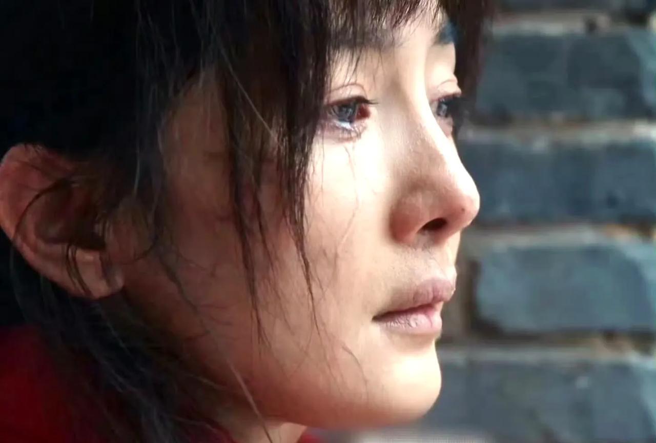 杨幂新剧《生万物》又扑了？杨幂的《生万物》还没开播时就刷到好多差评，以为她的新