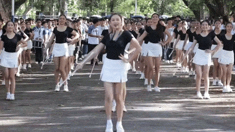 这种都是漂亮女生的暴走团，应该没有人厌恶了吧。[哈哈笑][哈哈笑][哈哈笑]