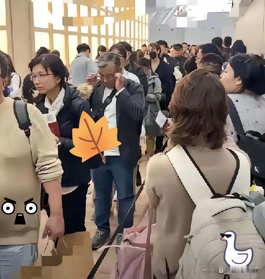 日本机场爆满人潮！中国人喊