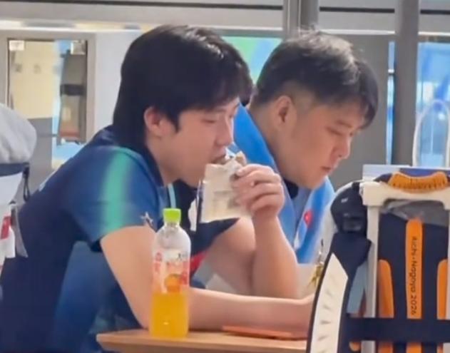 回京啦，楚钦和莎莎一大早就回京啦。名古屋的赛程刚打完，国乒大部队就连夜收