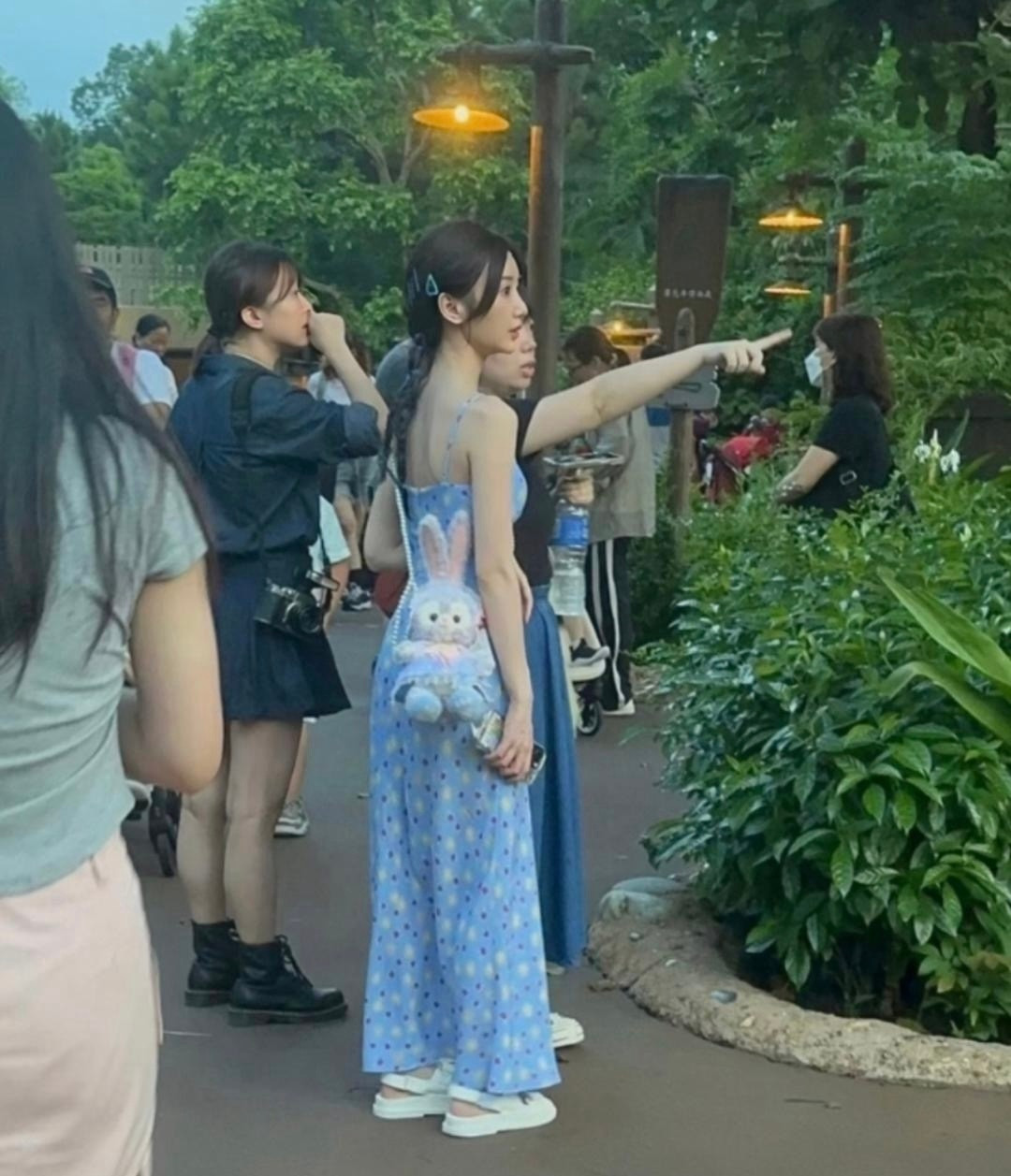这是毛晓彤嘛？太有少女感了！