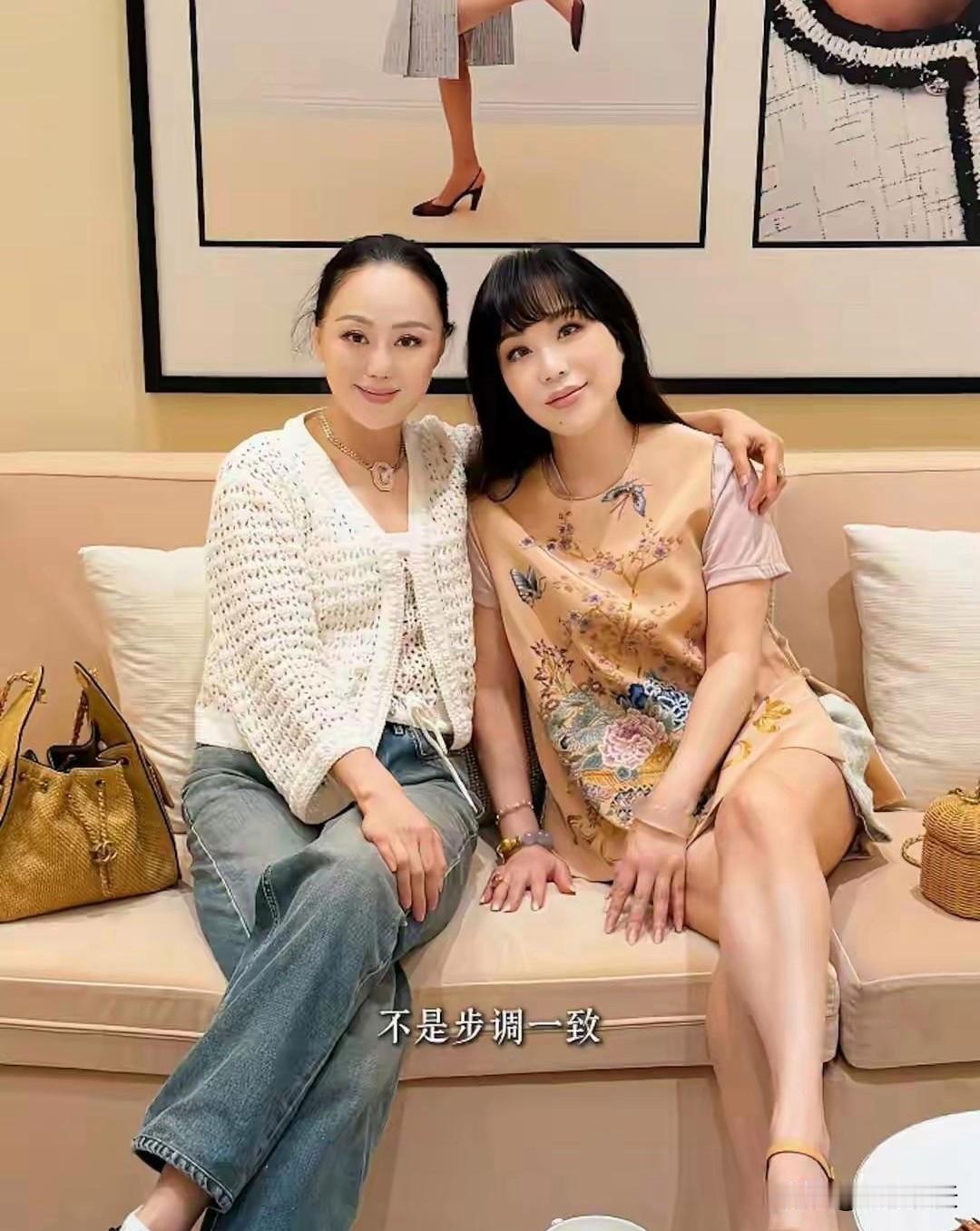 章小蕙回香港与闺蜜聚会，瘦身后颜值回巅峰，被曝瘦了7公斤​
