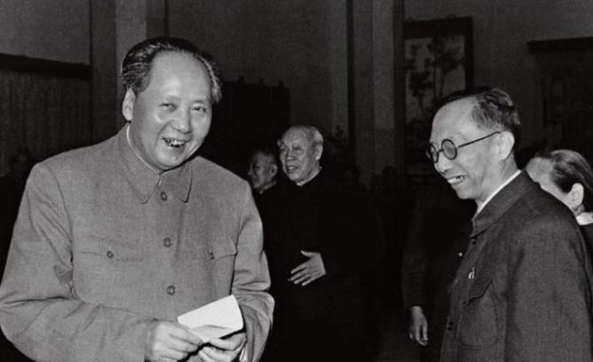 “听说传国玉玺被蒋介石偷走了，是真的吗？”毛主席向末代皇帝溥仪问道，溥仪表示属实