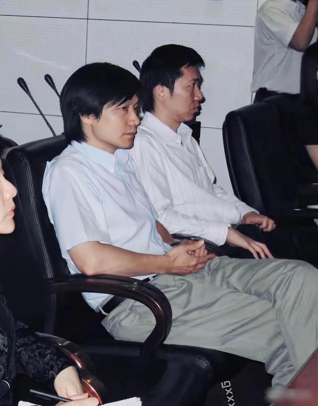 我勒个豆，这是雷军吗？放现在都能出道了​