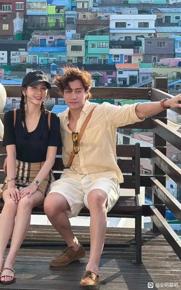 这竟然是陈乔恩，她亲妈看了估计都不敢认不仅容貌变了样，连气质也变得温柔恬静。快要