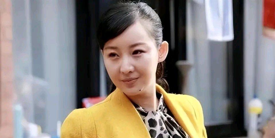 16年前，孙楠为了潘蔚和买红妹离婚，这事儿当年闹得沸沸扬扬。孙楠出身大连，从工厂