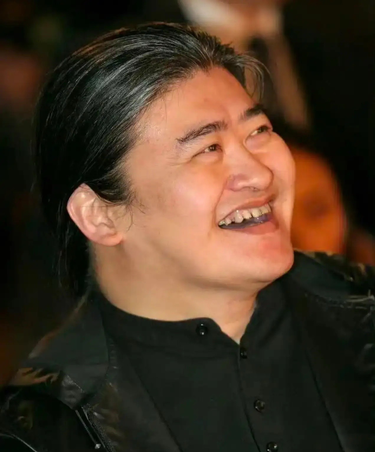 看到歌手刘欢离开的原因，我默默做了三个决定：第一个决定：以后少喝酒，能不喝就不喝