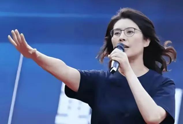 【热点评述】郑丽文正式上任国民党主席，交接仪式上，卢秀燕、张善政、侯友宜等没有出