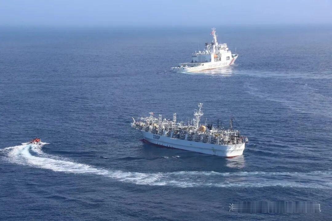 凌晨2点，中国海警截停日本渔船，上船检查了足足3个小时凌晨2点，北太平洋