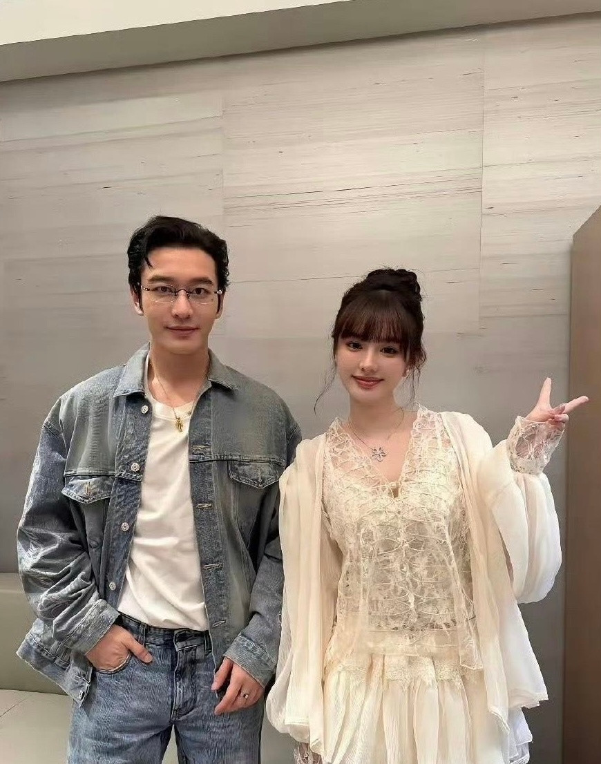 黄晓明的审美可真统一啊，一直喜欢一个类型的女生