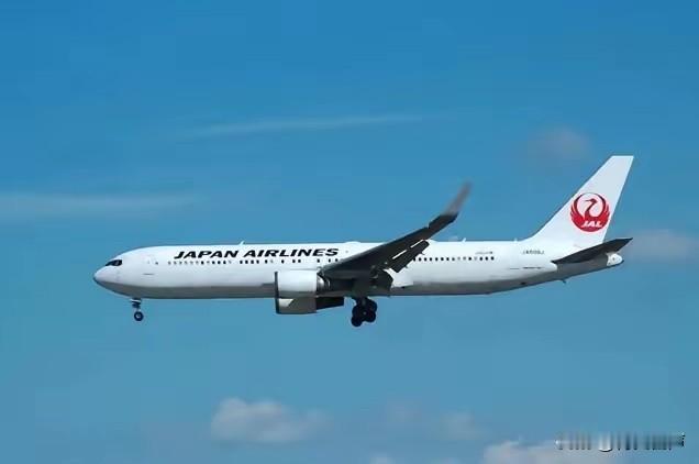 日本航空紧急开了闭门会。7月1日起，飞越中国领空的规矩，全变了。东京羽