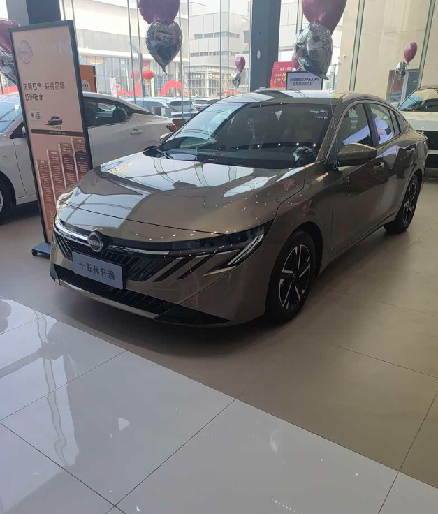 周末到4S店给爱车做保养，顺便试驾了全新15代轩逸，一上车就被圈粉。外观年轻动感