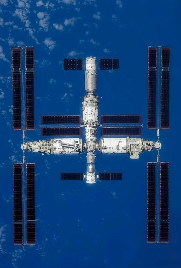 中国空间站快要住不下了没想到咱们的天宫空间站，现在也面临住房焦虑了。天上现在是真
