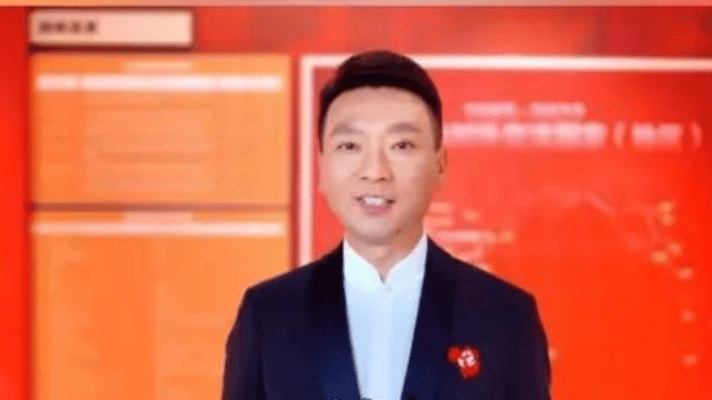 “现在，请让我看见您手中的书——因为海南的潮声，正等着与您的心跳，同频共振。我