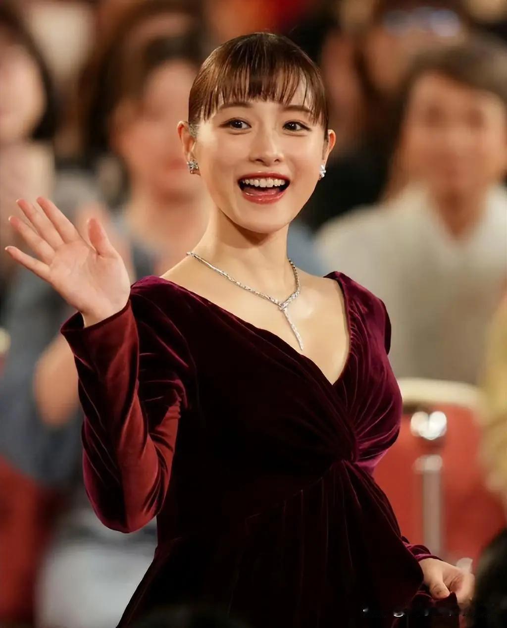 印象里石原里美才生完一胎不久，没想到居然连二胎都已经出生了，感觉她怀孕生子好迅速