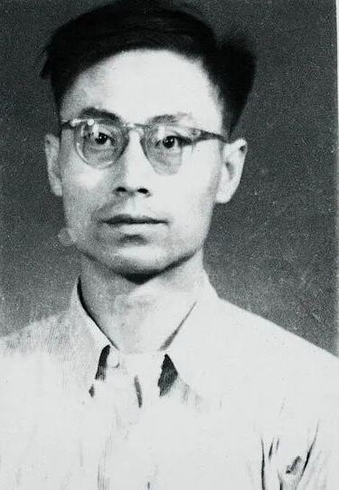 1940年代末，北京大学数学系出了张超难的代数试卷。全系平均分不到20分，物理系