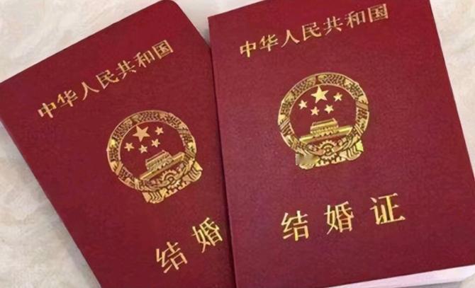 有人建议把结婚证、离婚证都改成婚姻证，就像户口本、身份证一样，人手一本上面把