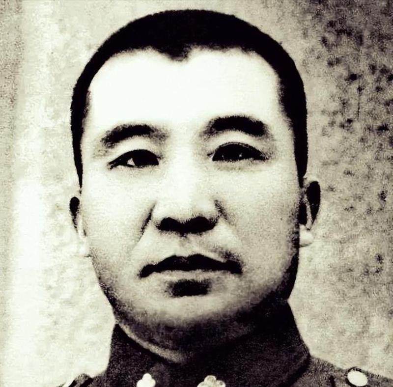1943年，黄维发现军粮发霉且掺了砂石，就给何应钦寄了一袋，谁知，何应钦却认为，