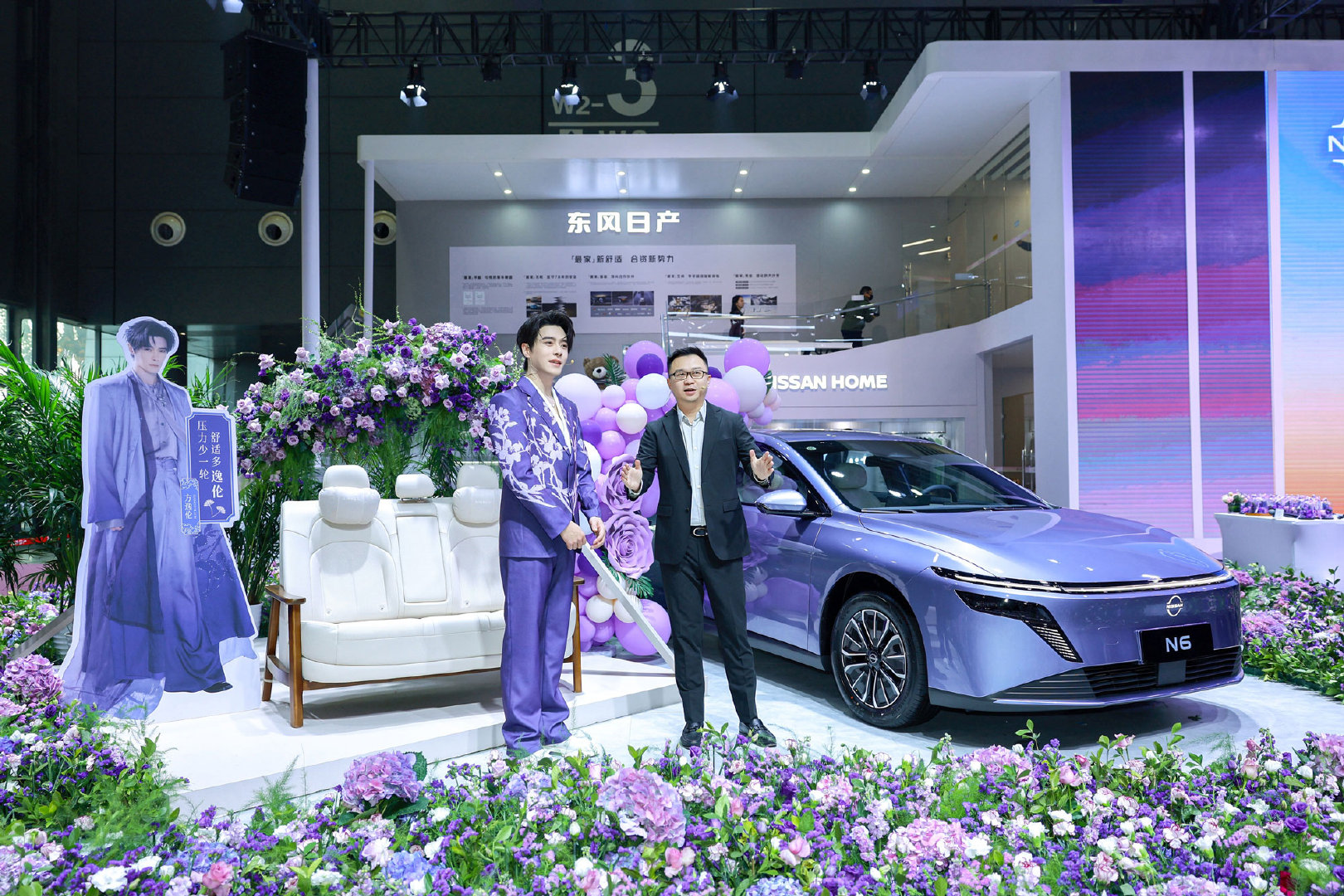 方逸伦N6一见倾心方逸伦的新车交车仪式满是惊喜！他不仅认真分享对三款车色的审美