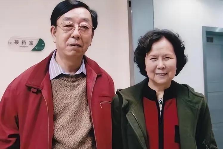 好奇查了一下杨洁导演的出身，不查不知道，一查吓一跳，原来杨洁导演根本不是普通文艺