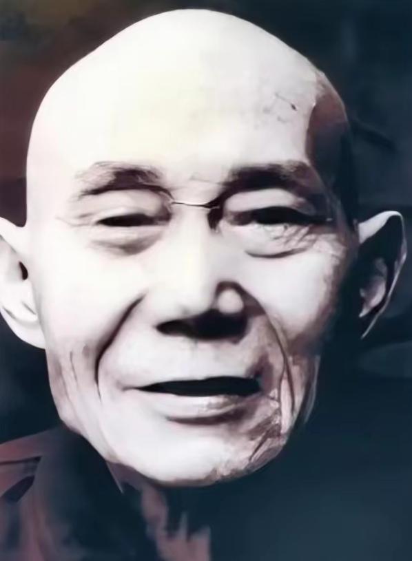 1940年，一个中共地下党员走进了日军华北五省特务机关总部。他身上藏着两把枪——