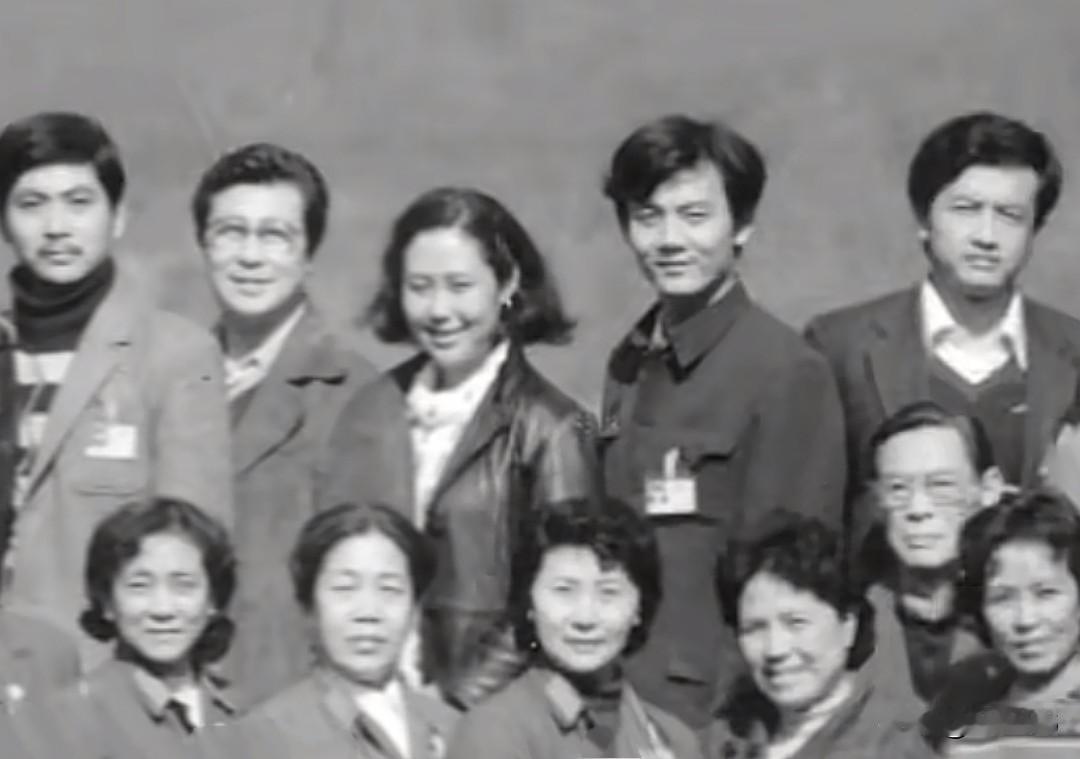 八十年代中期，老中青三代电影演员大聚会秦怡王心刚王晓棠等看张丰毅孙淳