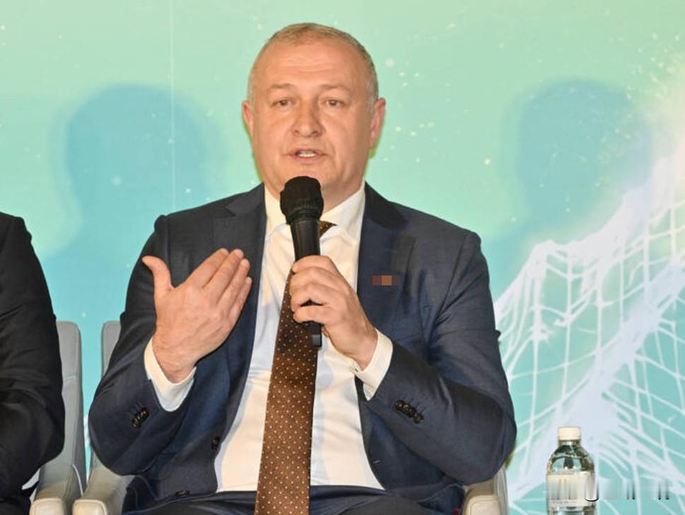 前荷兰众院员叫嚣：今年会有荷兰巡防舰通过台海正在台湾窜访的前荷兰众议院国防委