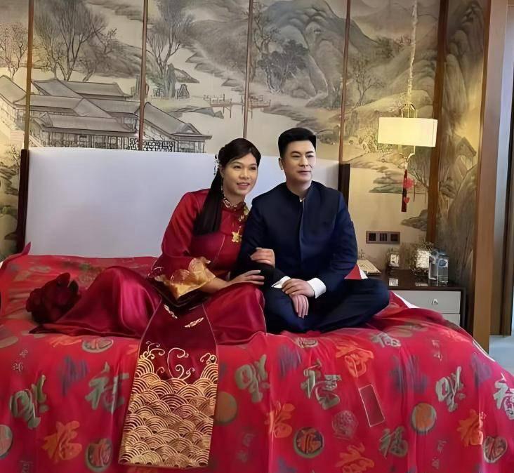 2025年，女排奥运冠军徐云丽在福建结婚，新郎1米9，她1米96，郎才女貌，天作