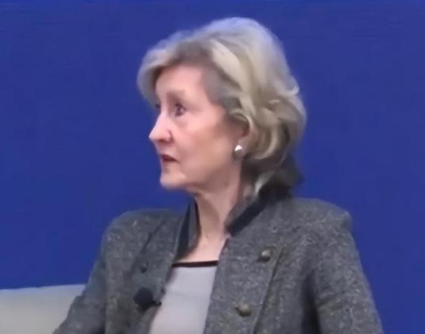 “中国经济的崩溃，内部自己的崩溃将是我们对付中国最好的筹码。”对付中国，