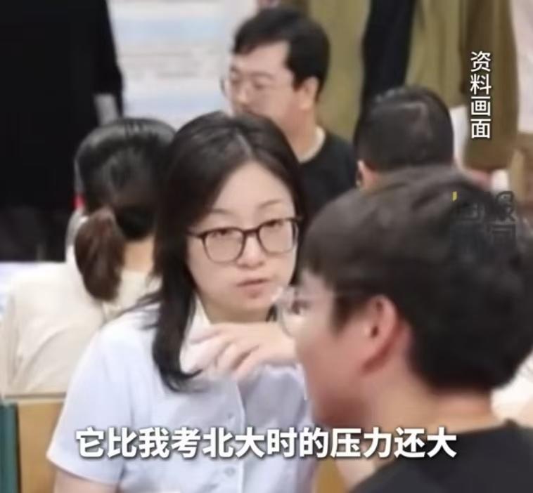 “门缝里看人！”湖南长沙，一名女子手握北大硕士文凭，本科却是成都理工，并非北大