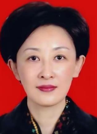又揪出来一个巨贪，金额高达9.7亿，首富夫人郝斌跨境逃亡失败了。2025