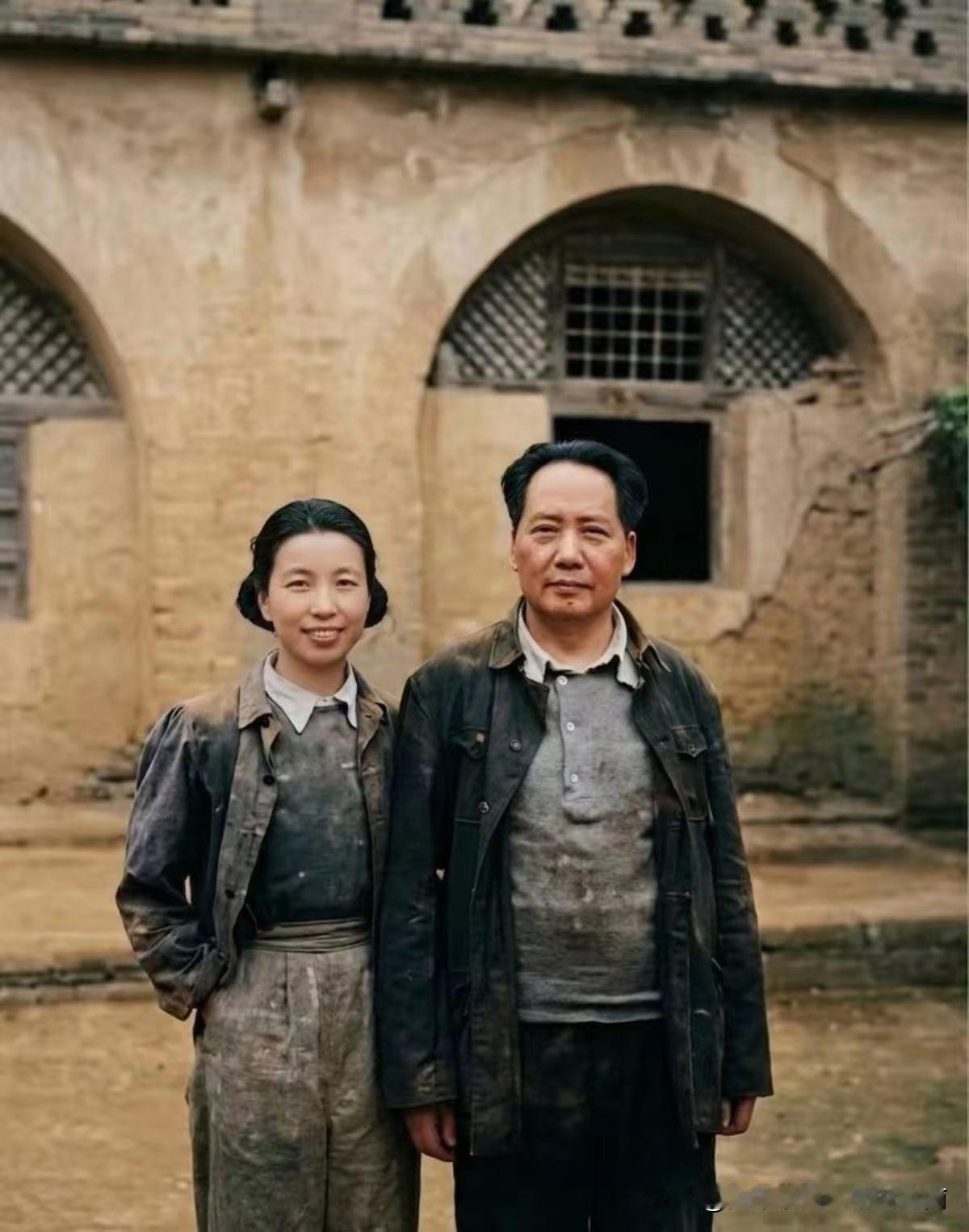 这两张👆🏻照片的主角是同一位女性，她是20世纪中国现代、当代历史舞台上不容小