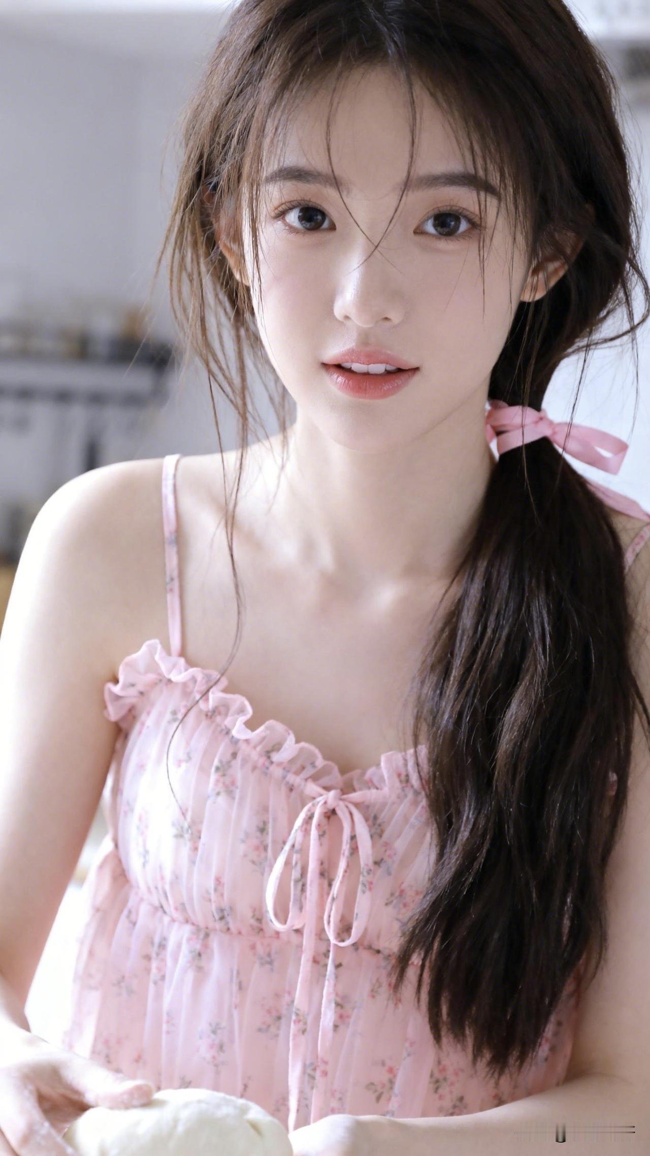 ：你喜欢漂亮温柔的？性感妩媚的？还是喜欢甜美气质，会做点小美食的呢？[吐舌头眯眼睛笑]