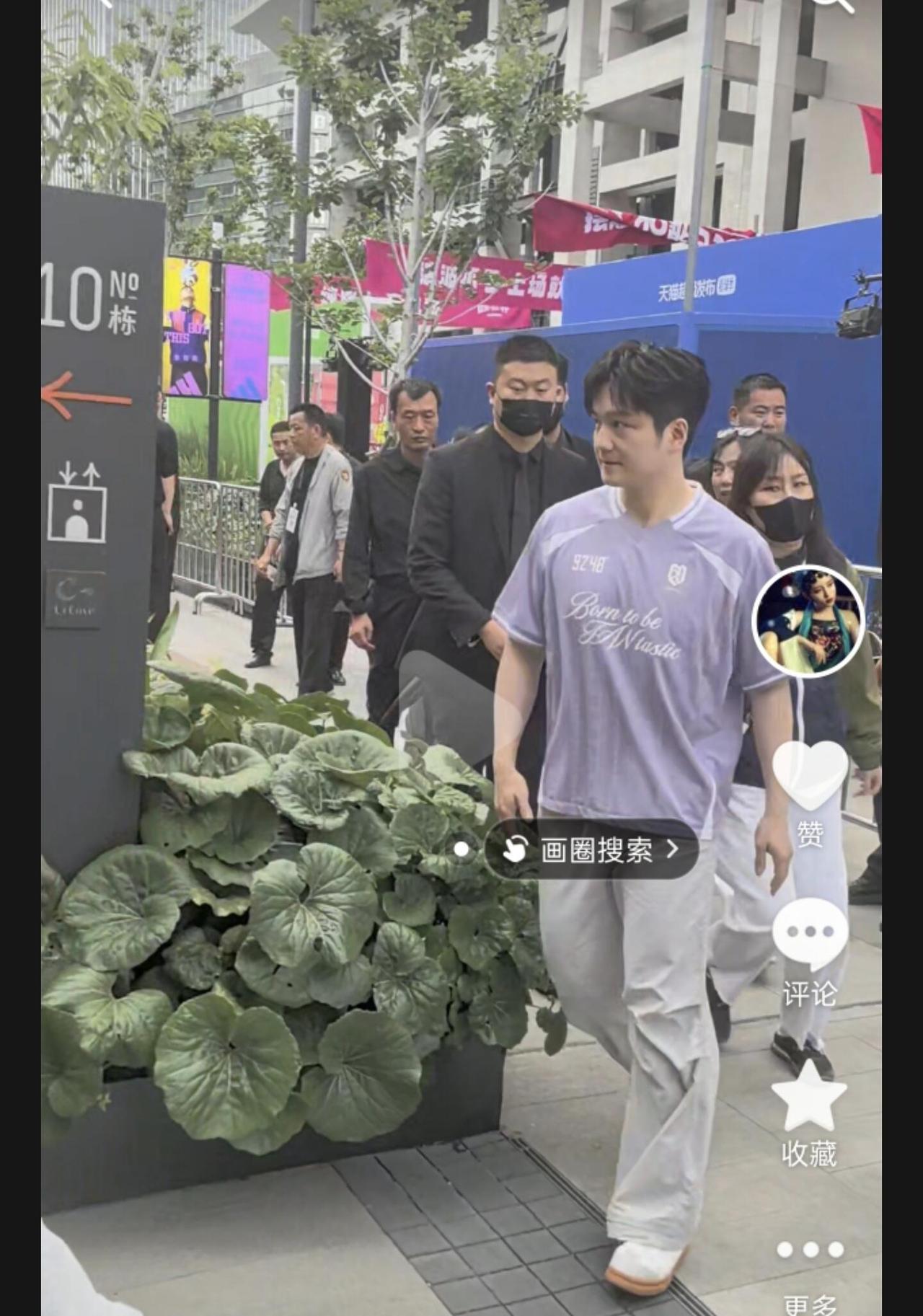 参加了。樊振东已于2026年6月11日现身上海西岸梦中心安踏门店，出席安踏非公