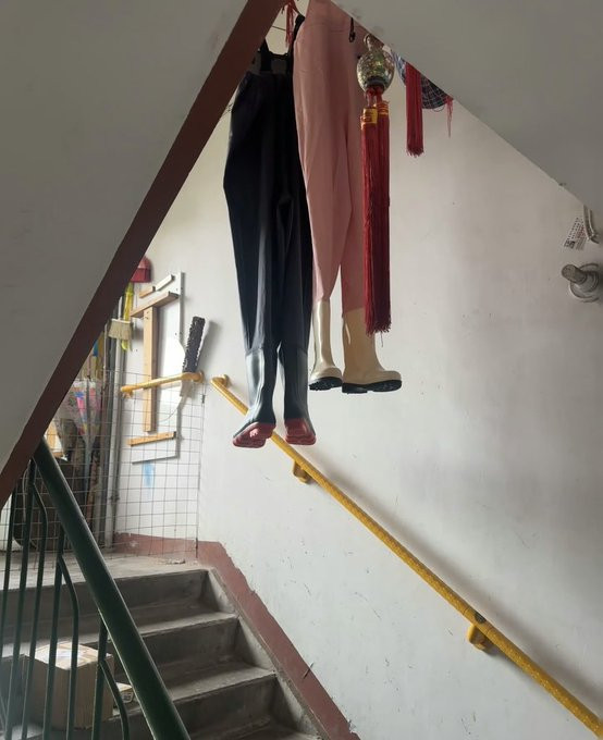 牛魔，谁tm这样挂衣服吓死我了