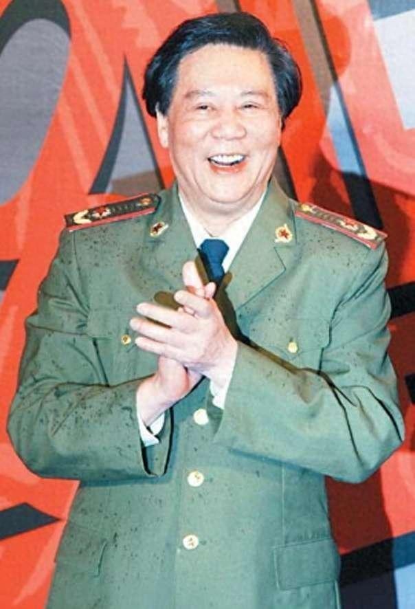 90年接见古月，杨尚昆命人撤掉椅子：毛主席还站着，我们怎么能坐“1990年7月