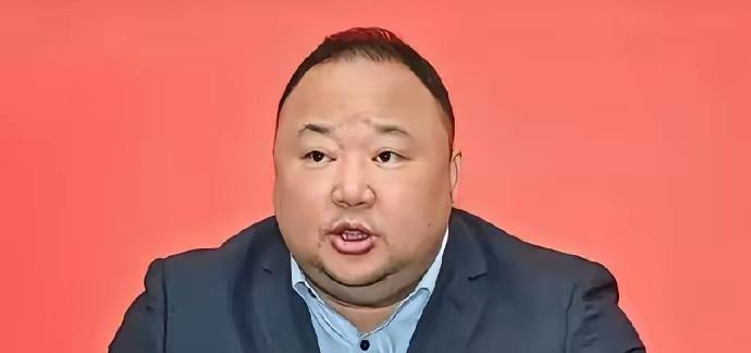 张军落马的连环瓜里，最让人五味杂陈的，是那个躲在背后的女人。说起来你可能不信