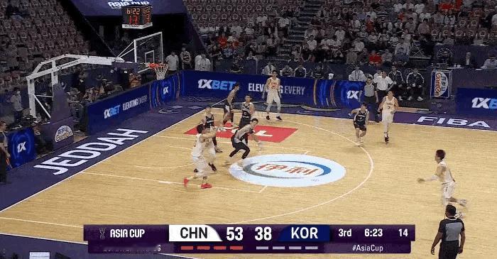打韩国队拿21分，王俊杰这是国家队“菜鸟”该有的表现？话说，王俊杰有没有签约