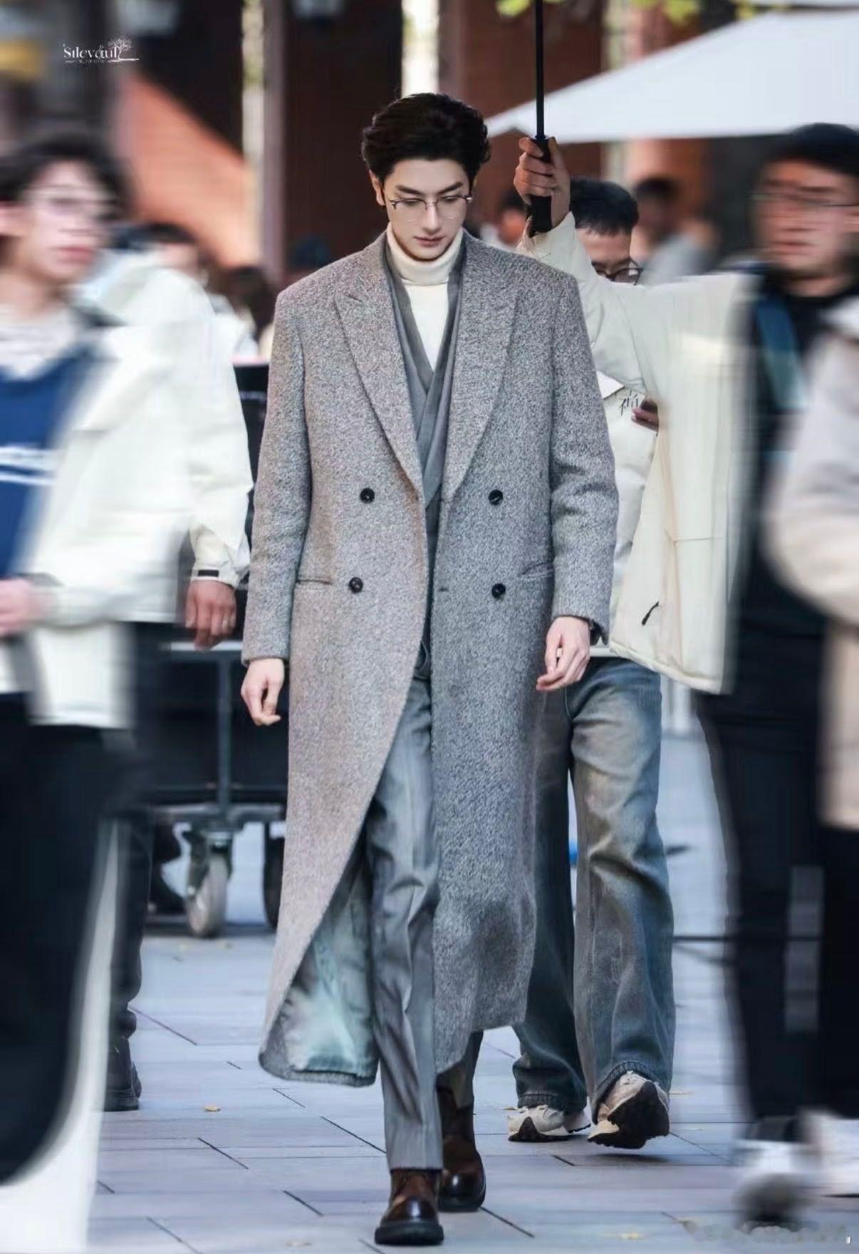 林一前脚daddy后脚baby林一在《阿禅》里的造型太会了，穿大衣时是自带高光