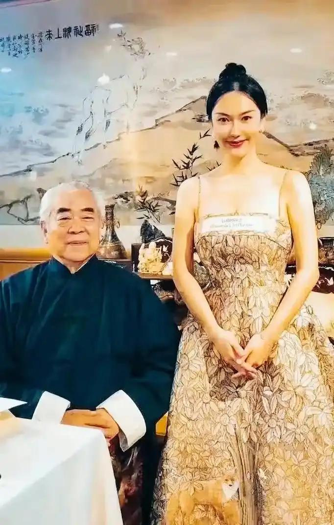 范曾的女儿，这下要傻眼了吧？20亿的资产啊，可能都要落入继母徐萌母子的口袋了！