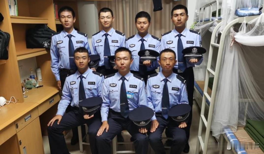 请问：公安定向生毕业后能直接入警吗？答案：公安定向生在毕业后需要参加‌公安联