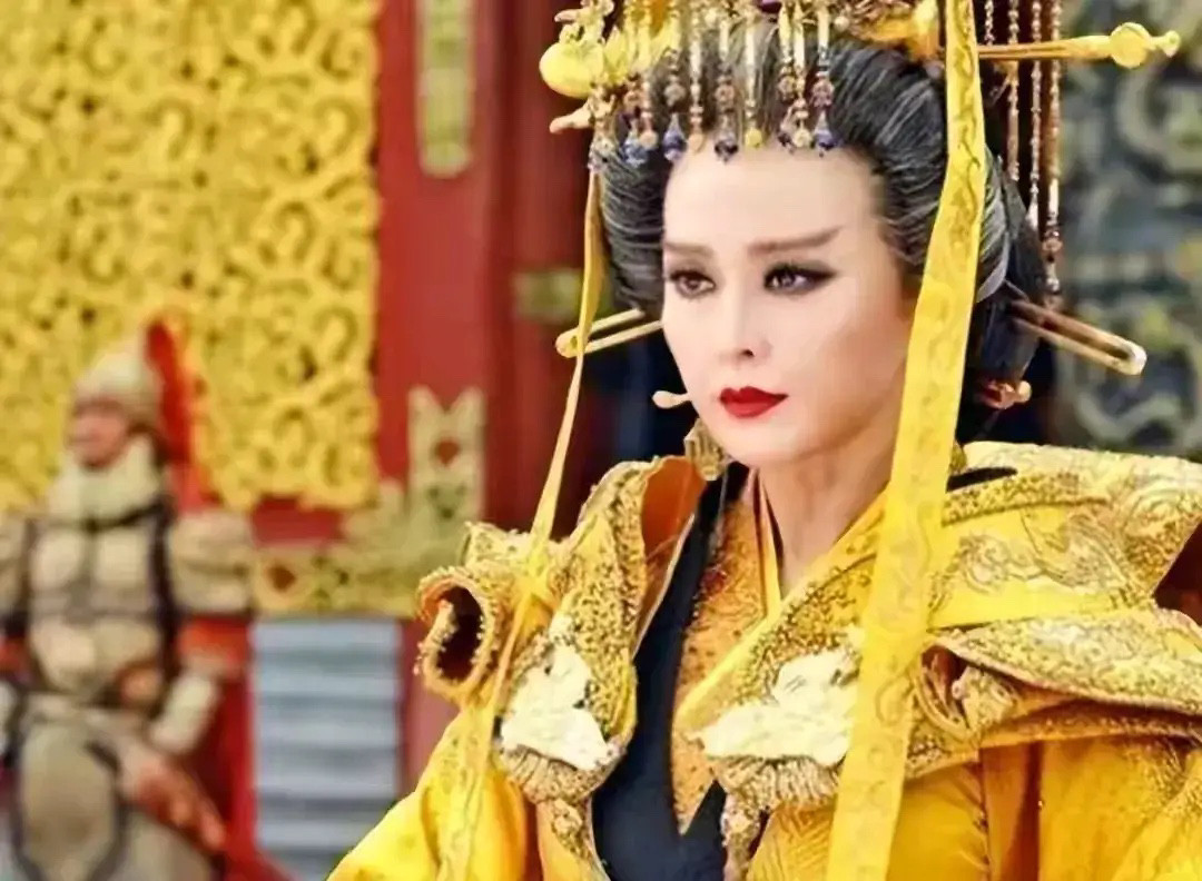 直到现在我才明白，武则天为什么会将江山乖乖还给李家了，说白了就是“神龙政变”这把刀架在了脖子上。张柬