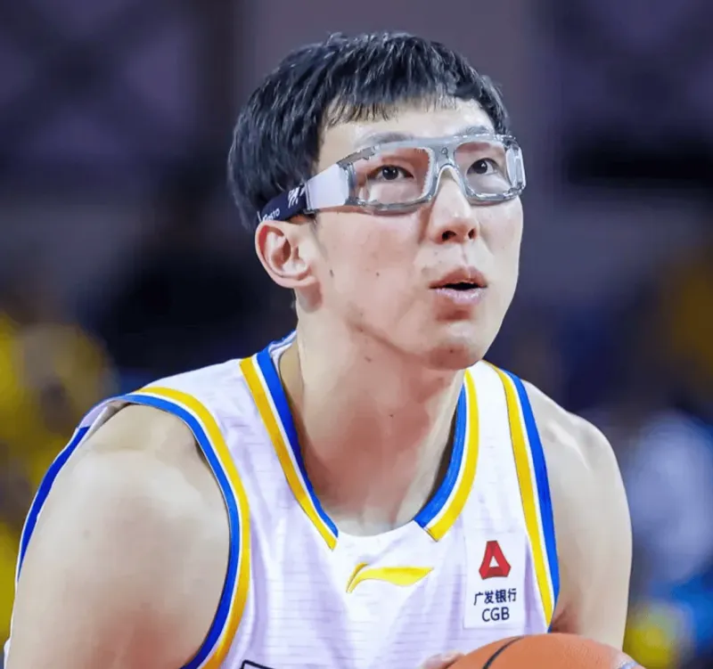 周琦是这么多年唯一一个年纪越大越不会投篮的中国球员这么多年，技术好的，技术糙