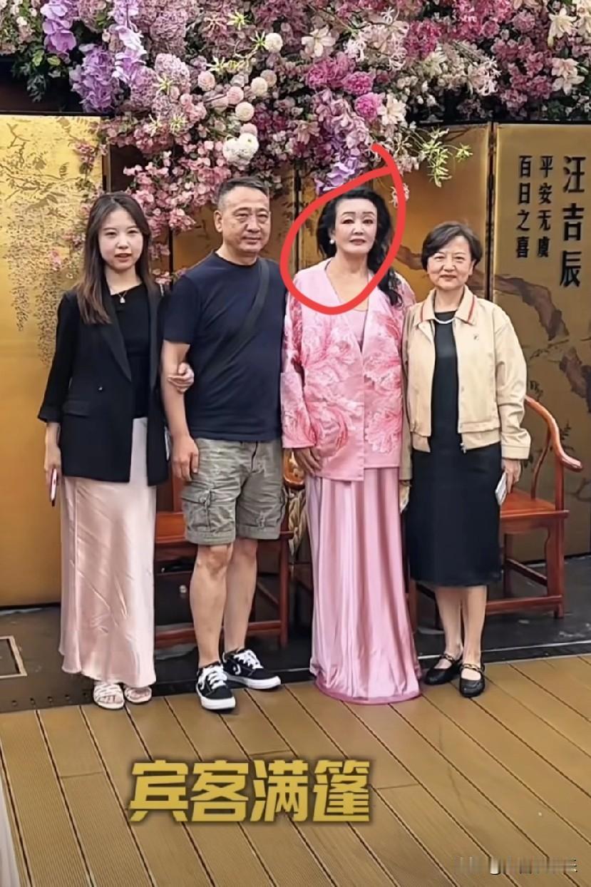 张兰在马筱梅面前，可真是软柿子了。大孙子百日宴，都是她张罗的，可是张兰一张孙
