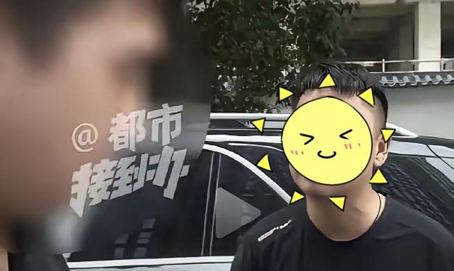 河南女婿李先生，花14万给老丈人买新车表孝心，全家乐开花。20出头的小舅子